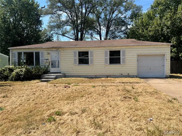744 Kelvin Dr, Saint Louis, MO 63137
