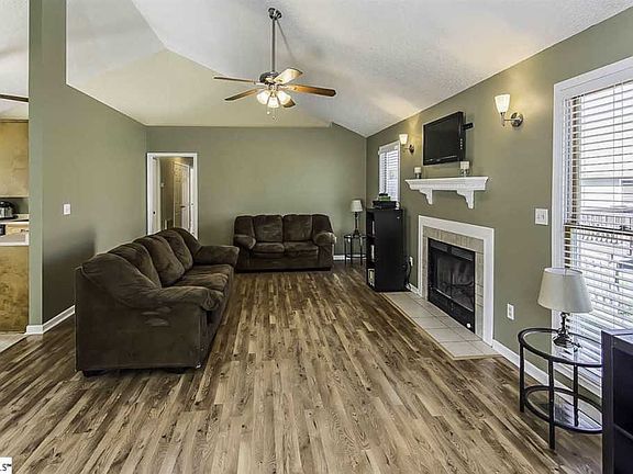 2nd image of 414 Fairdale Dr