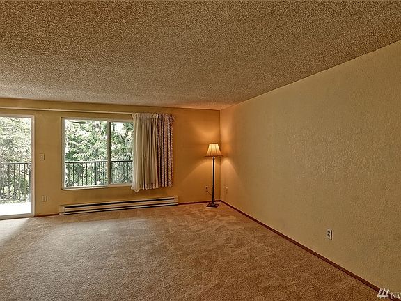 4th image of 19851 25th Ave NE APT 219