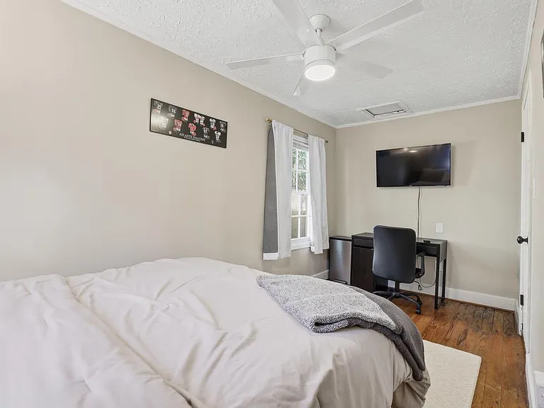 1474 Brooklyn Ave NW — Photo 14