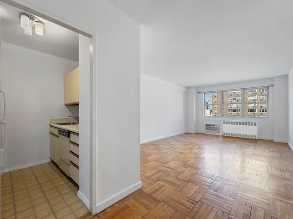 345 West 58th Street image 6 of 16