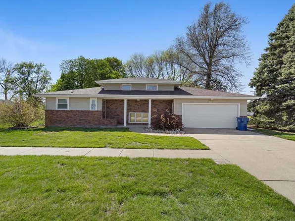 681 N 10th St, David City, NE 68632