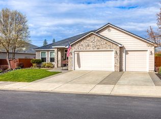 971 Pumpkin Rdg, Eagle Point, OR 97524