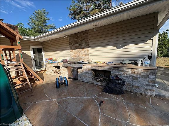 3rd image of 4738 Peace Rd
