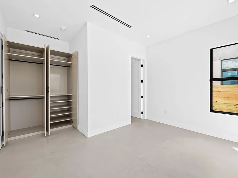 SW 26th St — Photo 12