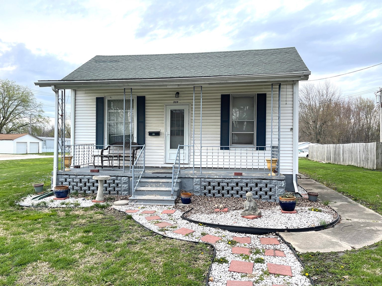 227 W North St, Roodhouse, IL 62082 Zillow