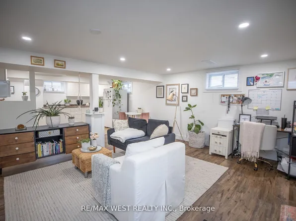 93 Peel St #2, Barrie, ON L4M 3L5