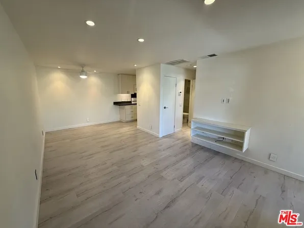 2857 N Los Felices Rd Unit 207, Palm Springs, CA 92262