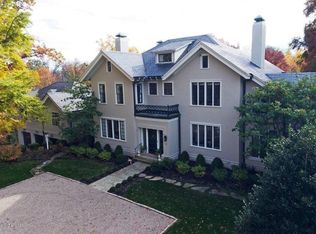 29 River Hill Rd, Indian Hills, KY 40207