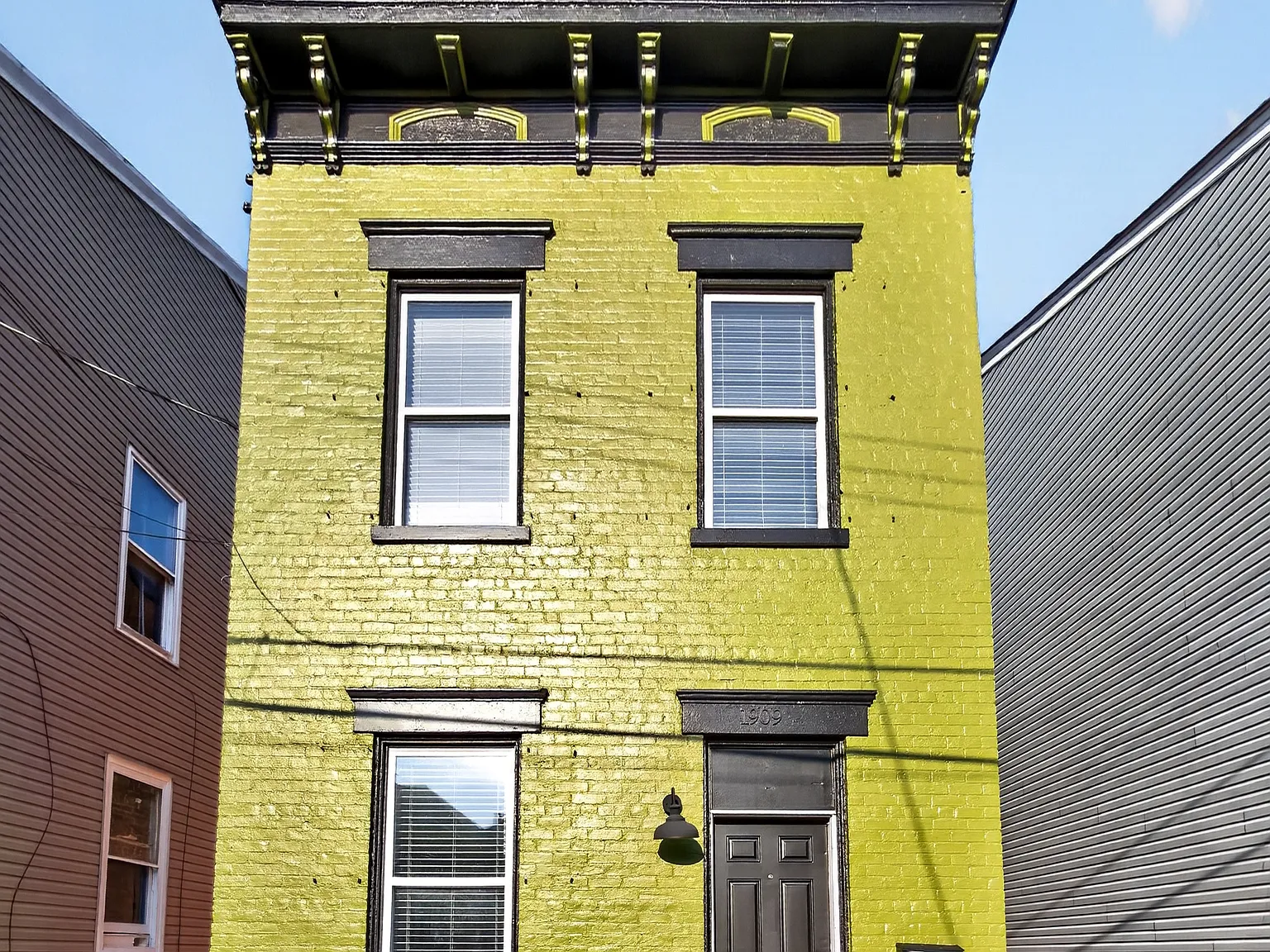 3 bed, 1.5 bath, 1800 sqft, $2,200 — Photo 2