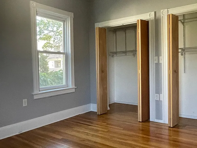34 Grant Ave — Photo 1