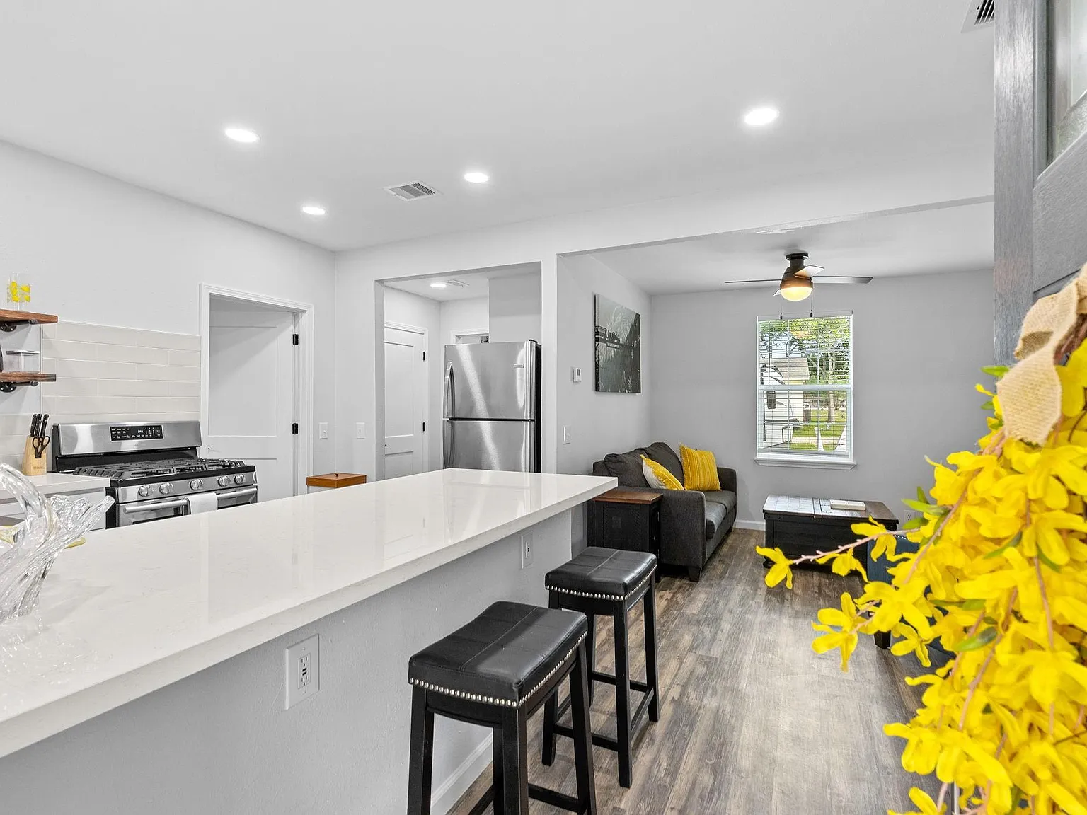 1 bed, 1.0 bath, 680 sqft, $2,100 — Photo 3