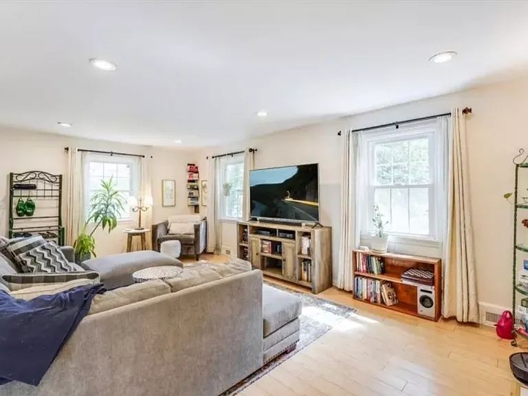 480 S Livingston Ave — Photo 13