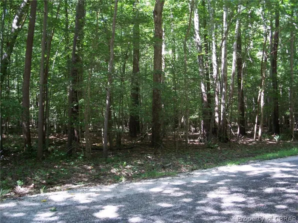 River Run Dr, Hartfield, VA 23071