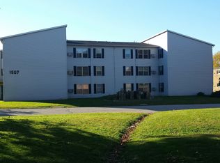 404 Edgebrook Dr, Champaign, IL