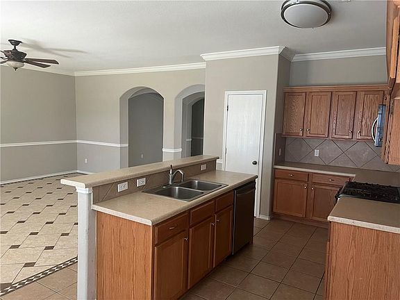 4th image of 1304 Kothman Dr