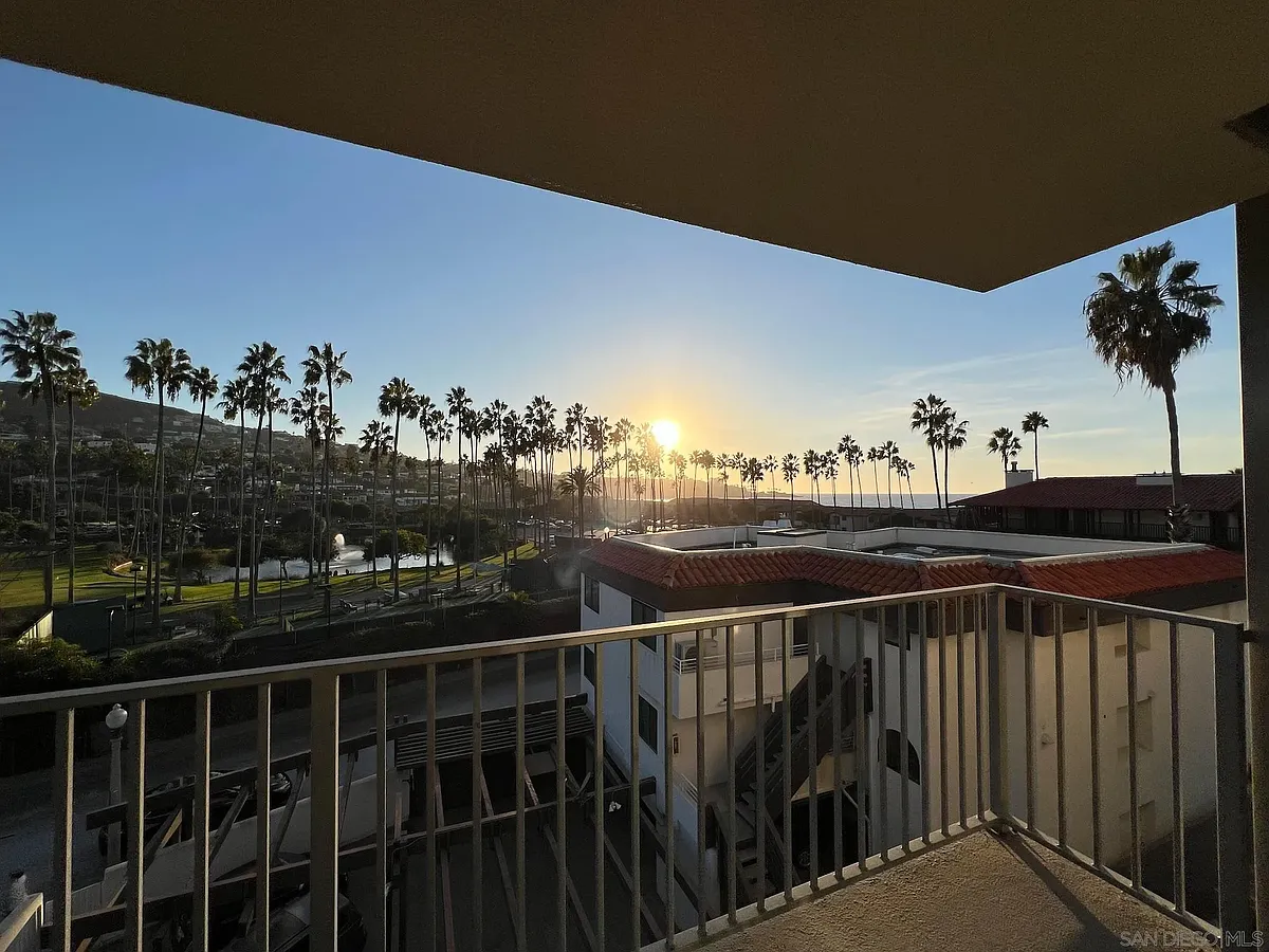 Building Photo - 8111 Camino Del Oro #F