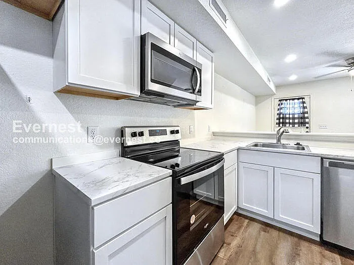 3 bed, 2.0 bath, 1008 sqft, $1,325 — Photo 4