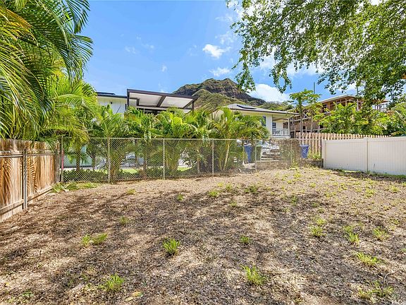 3rd image of 3016 Diamond Head Rd