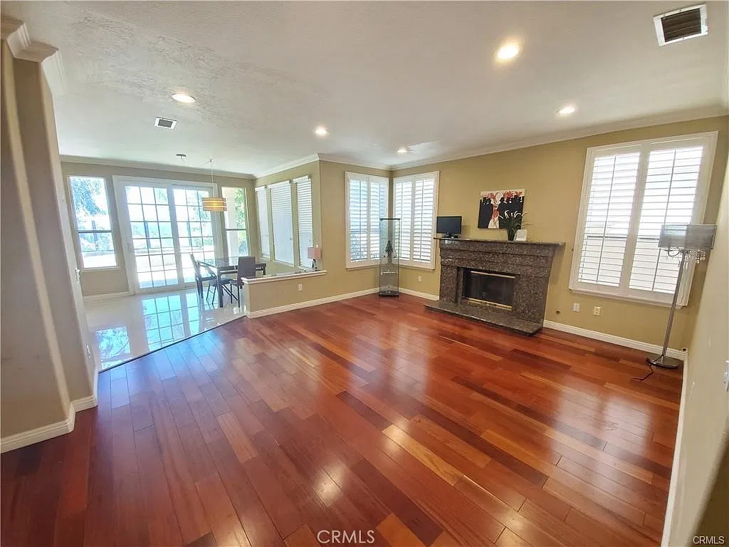 4 bed, 2981 sqft, $4,600 — Photo 2