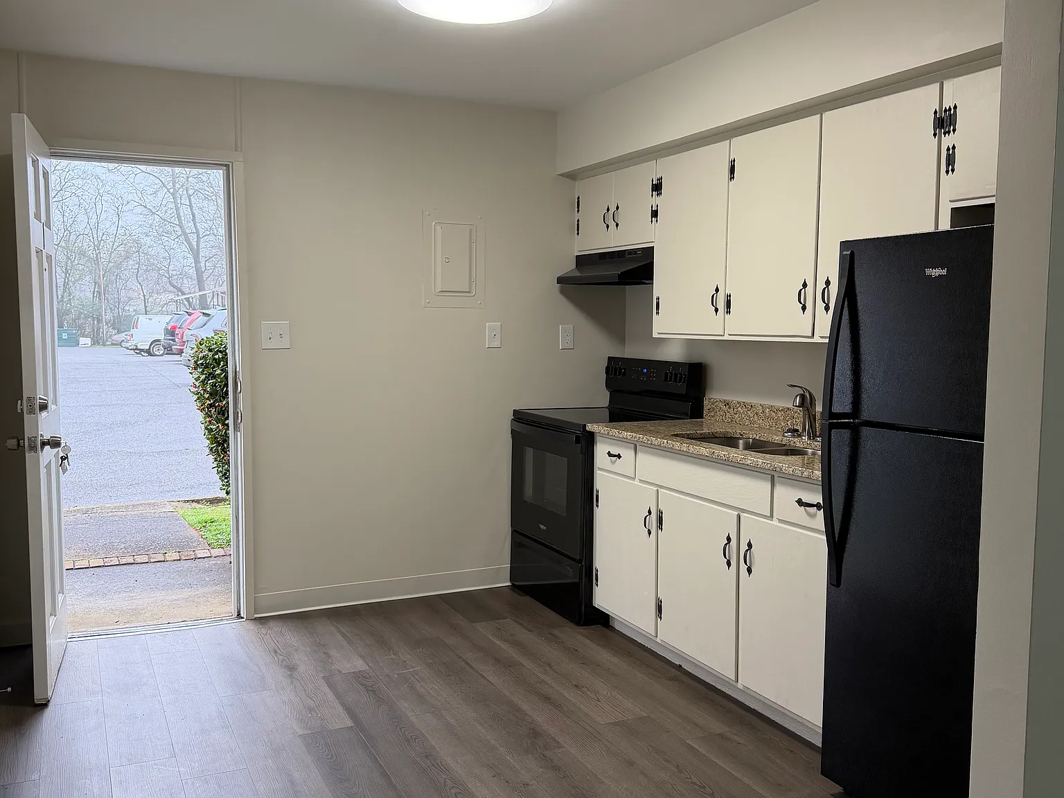 Studio, $840 — Photo 2
