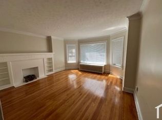 8625 S Ingleside Ave, Chicago, IL 60619