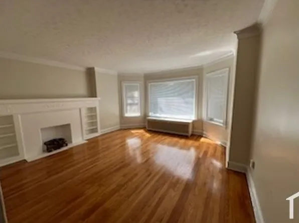 8625 S Ingleside Ave, Chicago, IL 60619