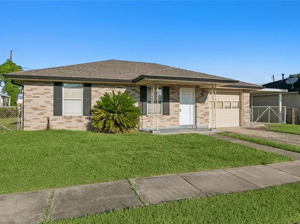 2400 Artillery Dr, Chalmette, LA 70043