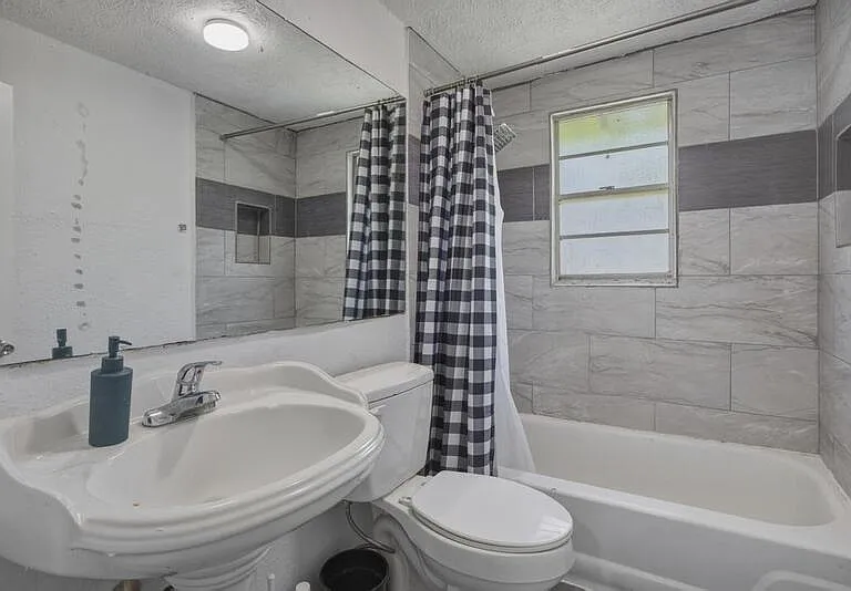 1216 W 24th St #1 — Photo 14