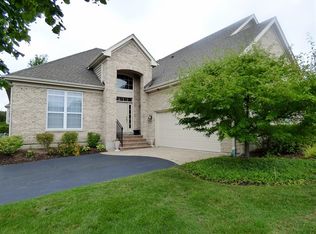 722 Stone Canyon Cir, Inverness, IL 60010