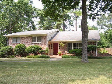 Nice curb appeal!
