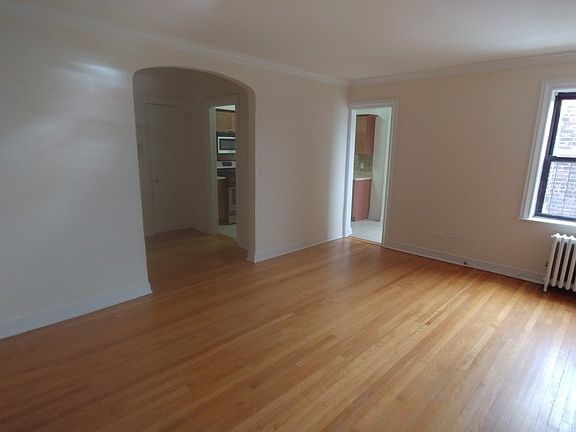 2nd image of 132 Chatsworth Ave #3