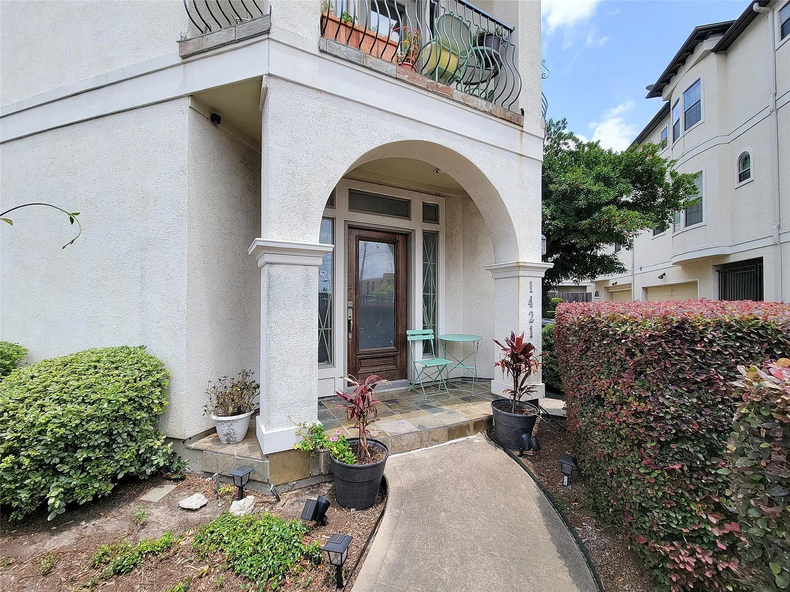 3 bed, 3.5 bath, 2461 sqft, $2,750 — Photo 2