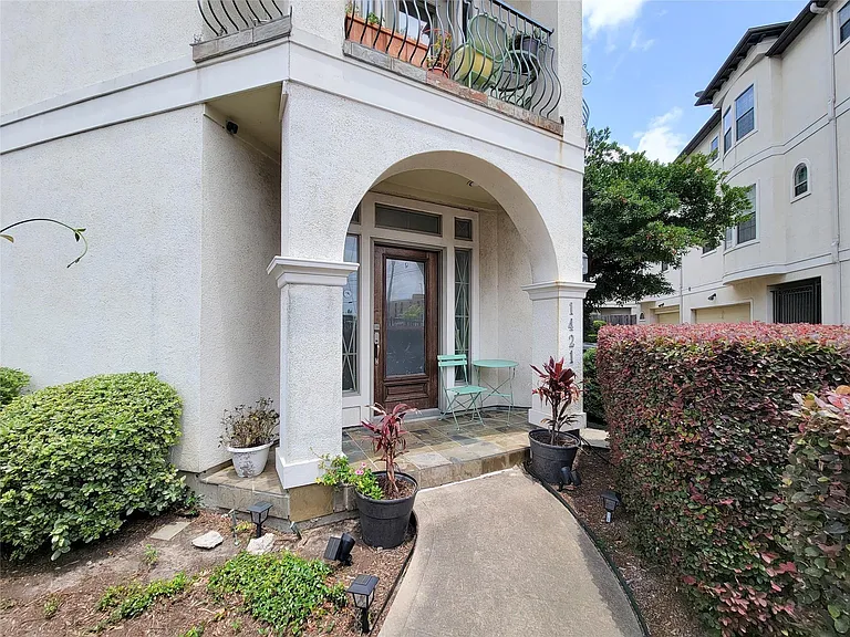 1421 Bremond St — Photo 2