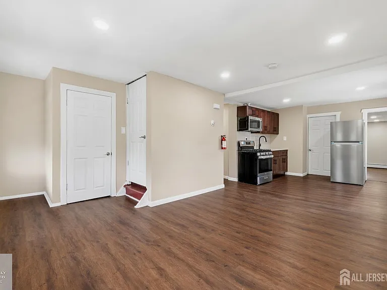 1648 Essex St #2 — Photo 10