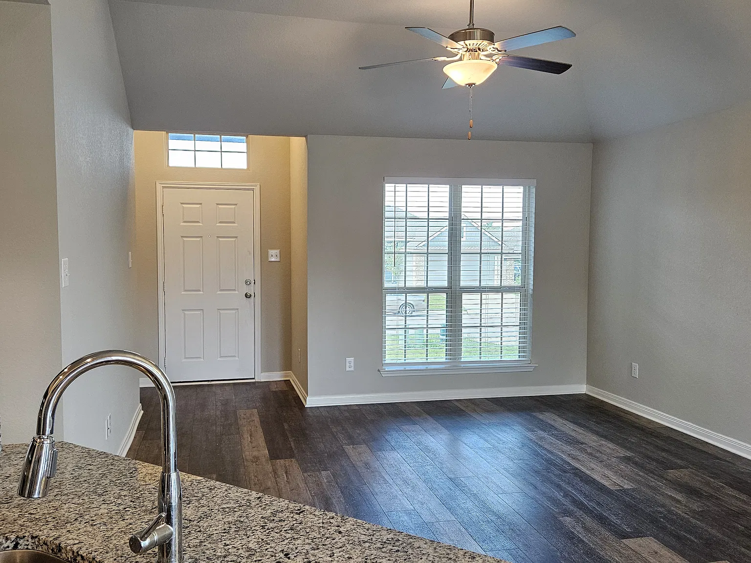 X Delano Drive 1912 -- Kat - 1 — Photo 4