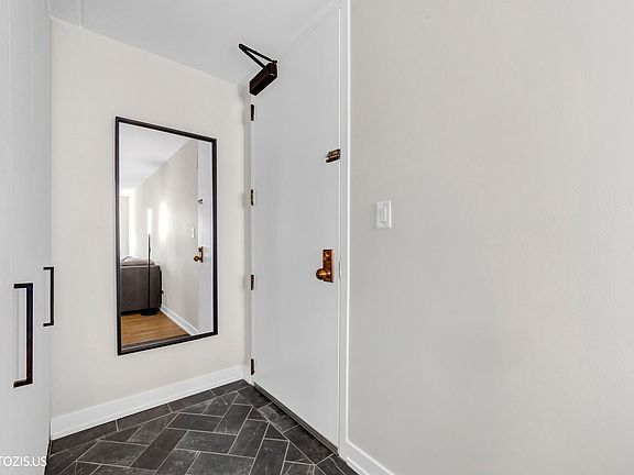 4th image of 322 W Miner St APT 2A