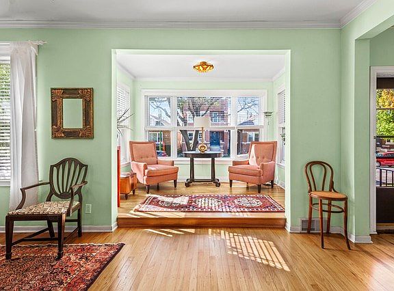 3rd image of 4043 N Mason Ave