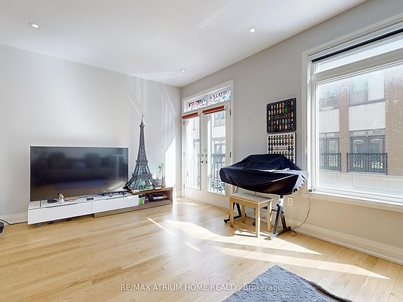 3rd image of 18 Teasel Way