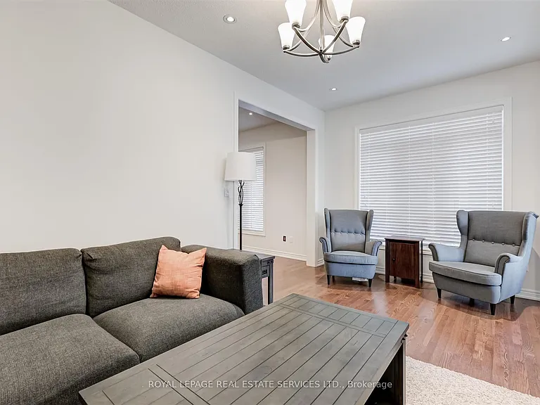 27 Erinview Ter — Photo 6