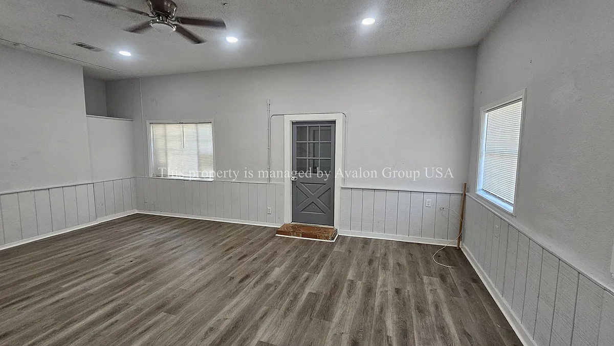 Building Photo - 5708 Merrill Rd #6