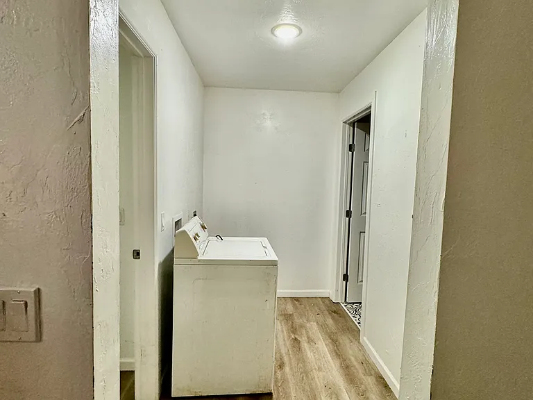 1010 N Kentucky Ave #1/2 — Photo 8