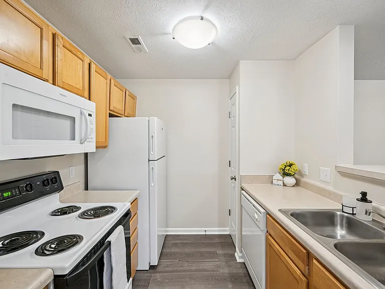 Bayberry Place Apartments — Photo 31