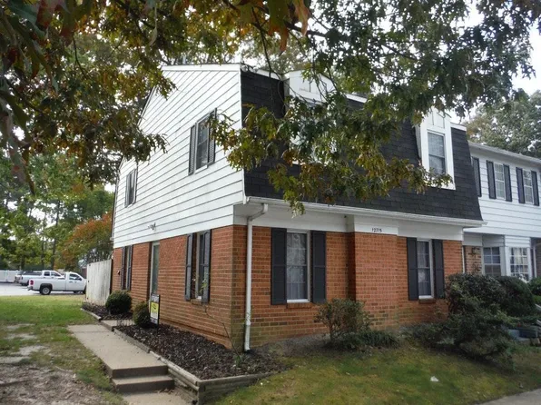 12715 Woodside Ln, Newport News, VA 23602