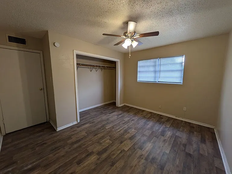 893-905 Campus St — Photo 12