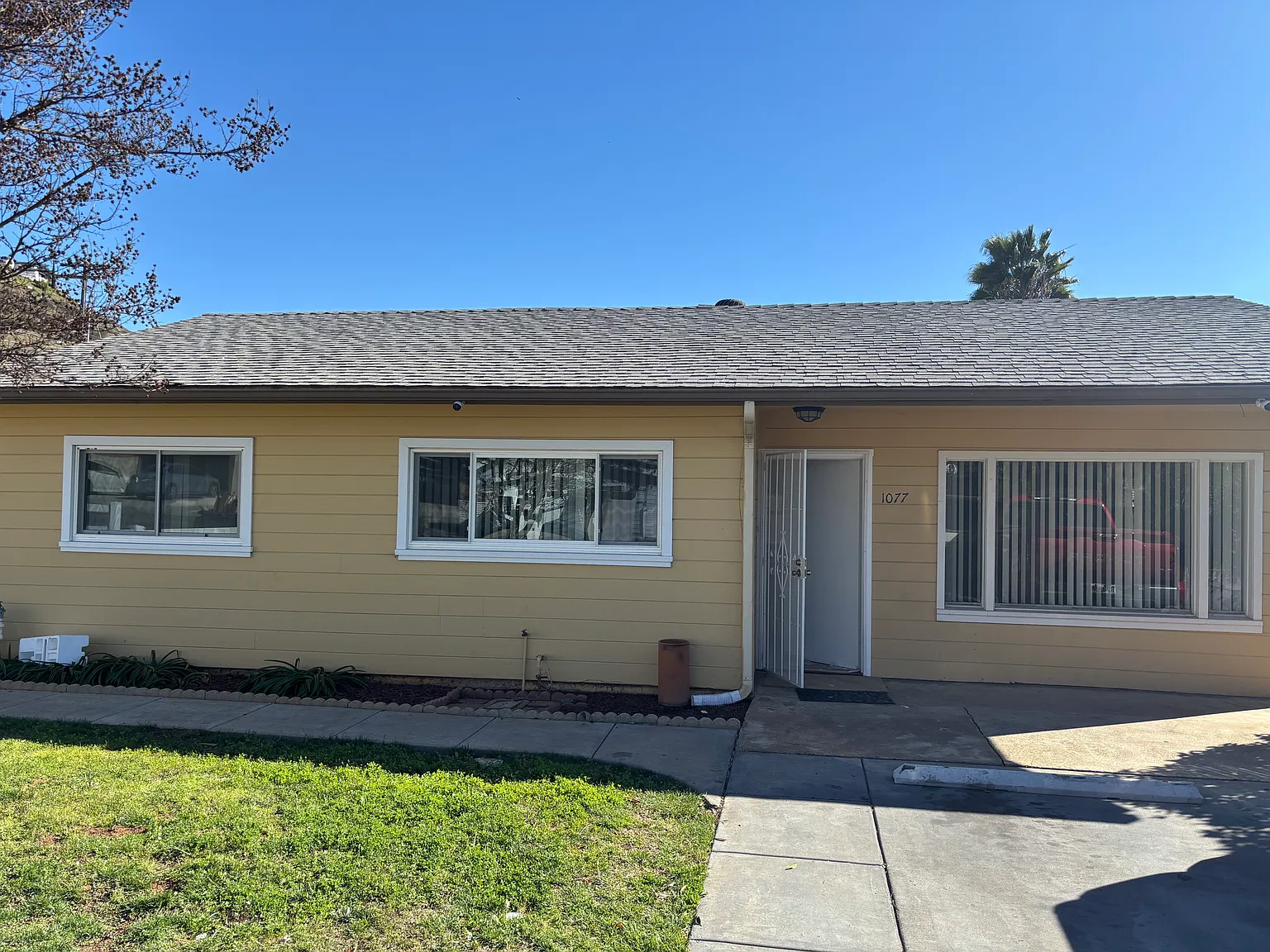 1077 E Bradley Ave E — Photo 1