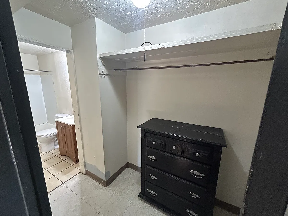 Building Photo - 405 Utah St SE #D