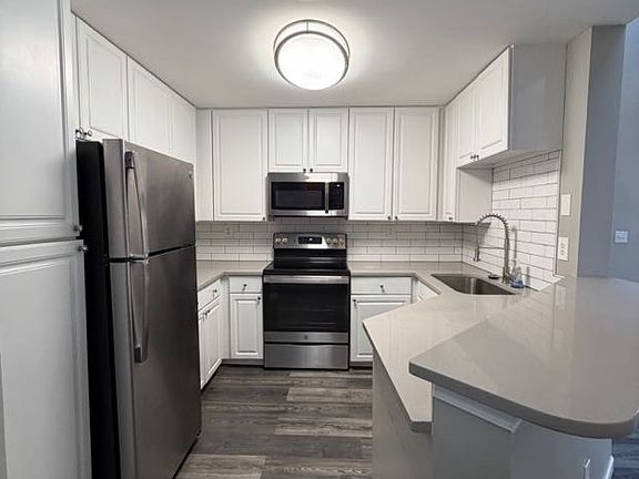 5th image of 133 McGill Park Ave NE #133