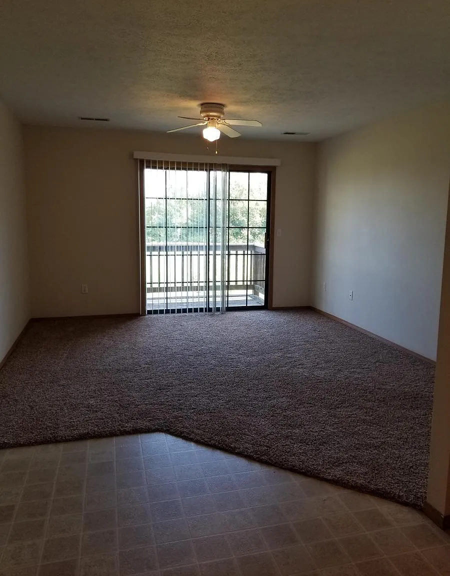 2 bed, 900 sqft, $895 — Photo 4