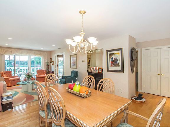 4th image of 67 Foxwood Dr